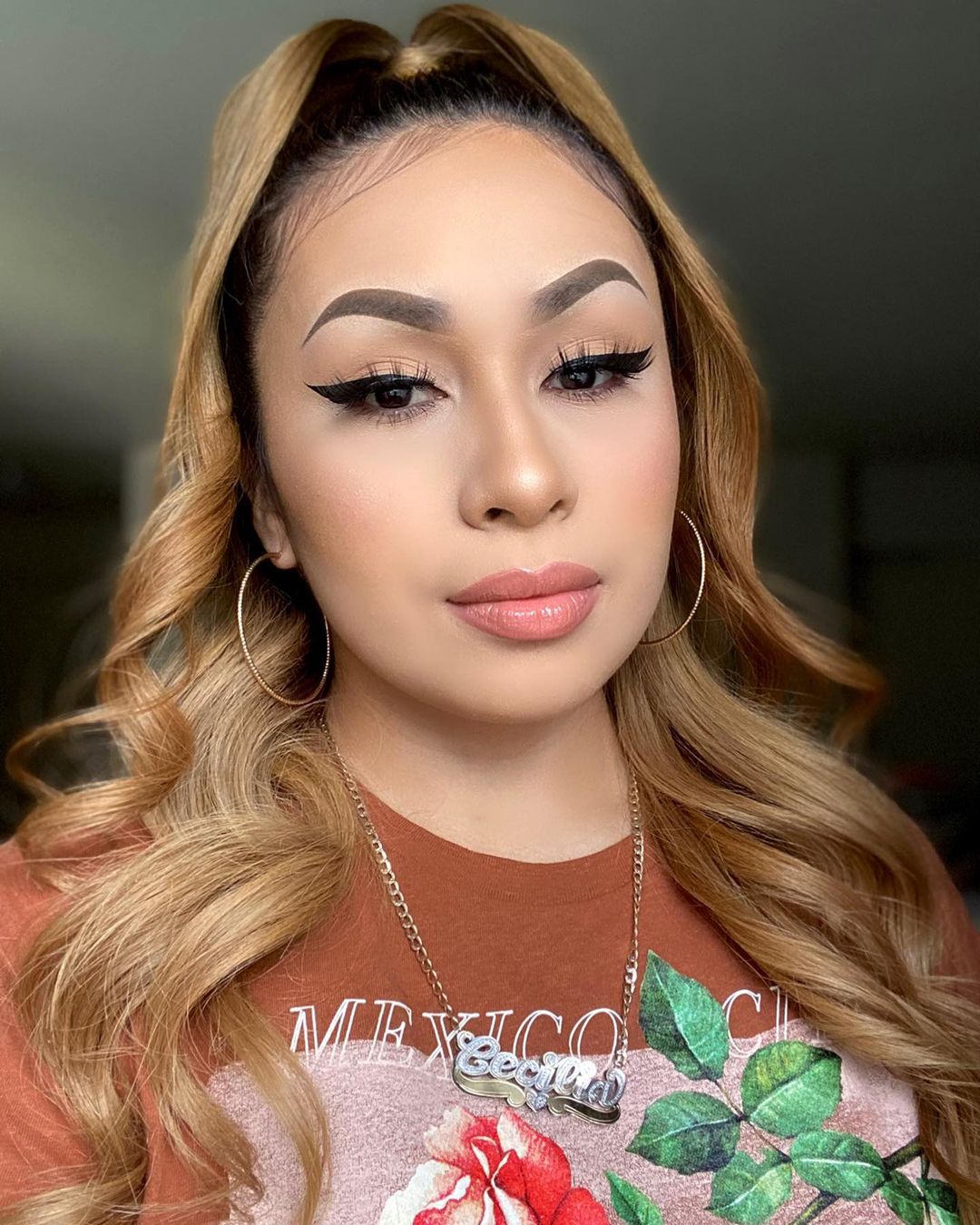 What is a honey-colored hair shade?