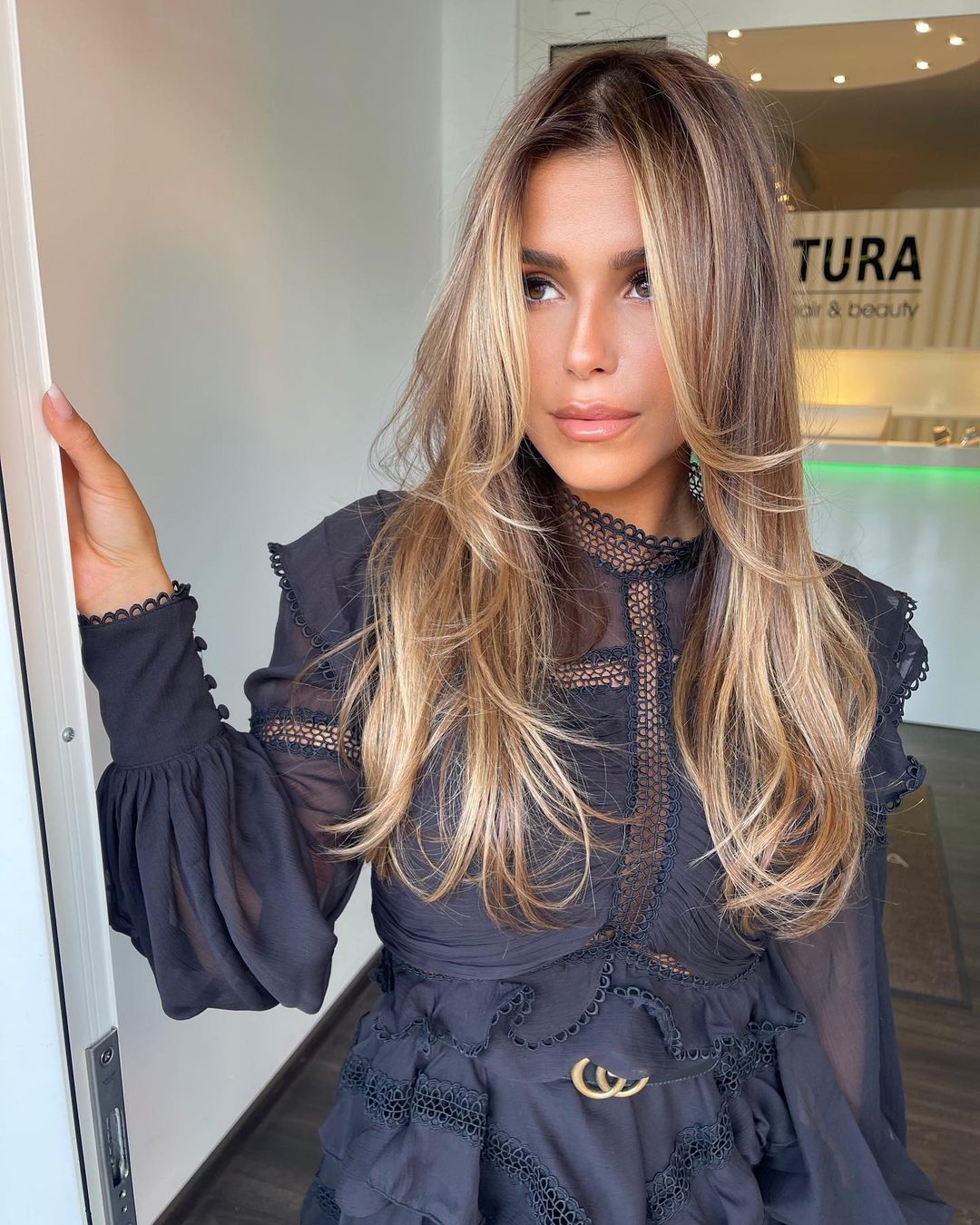 Highlighting honey blonde with light strands at the face