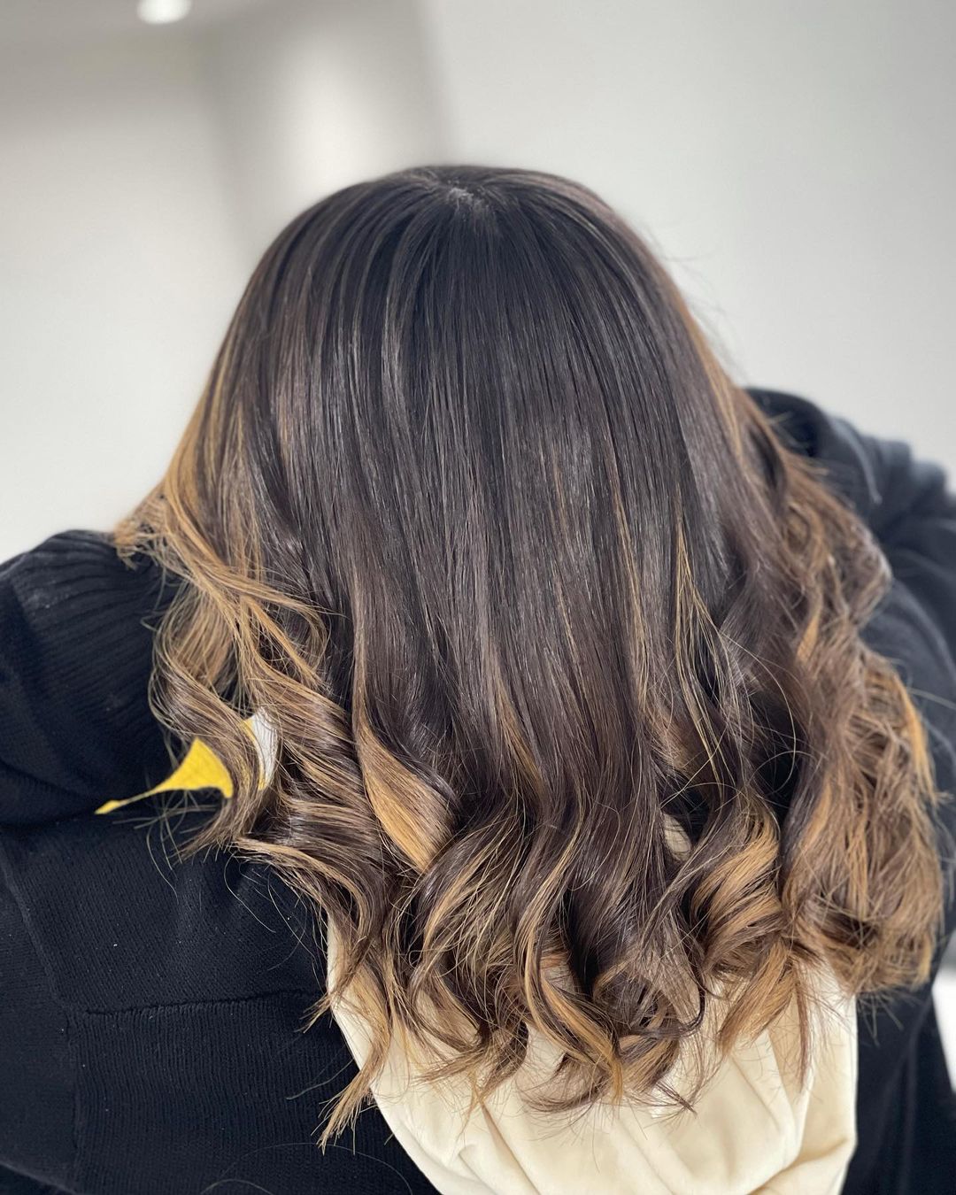 Pinpoint balayage on the tips of your hair