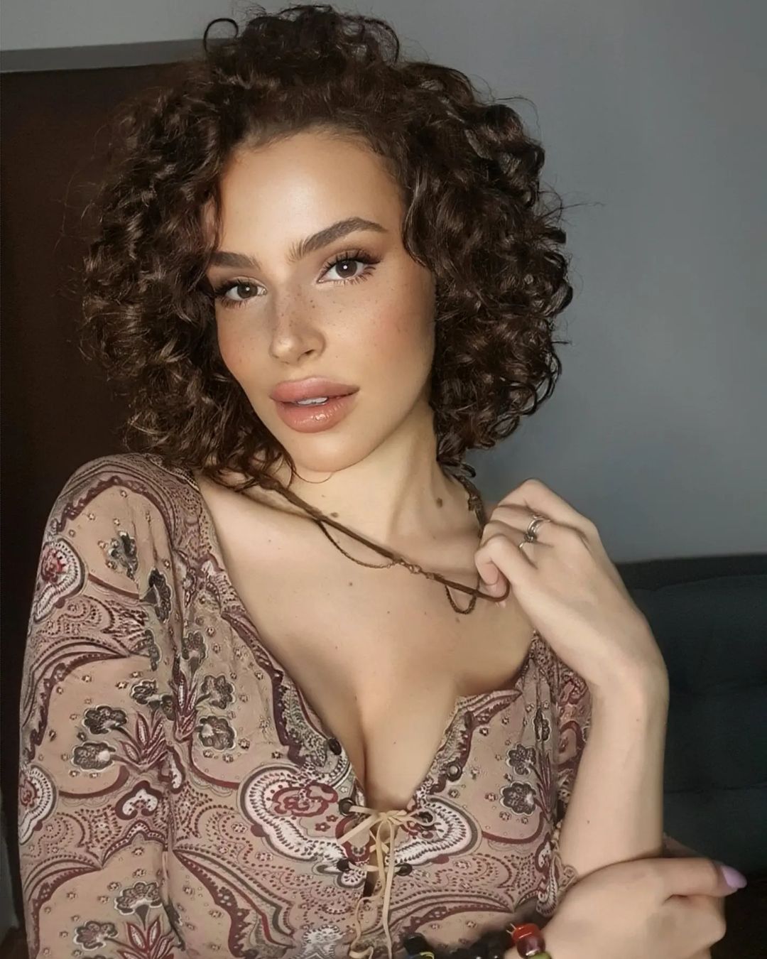 Curly baddie style hair